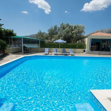 Ilios & Lägenhetshotell Yénion